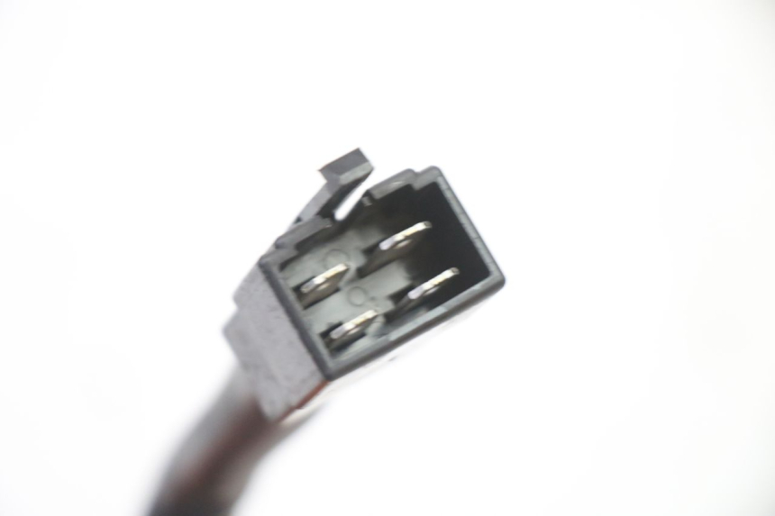 photo de REGULATEUR CHARGE PEUGEOT SATELIS 250 (2006 - 2012) - Gros plan technique