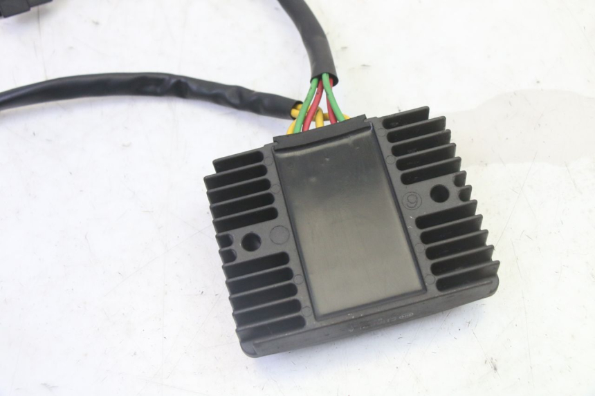 photo de REGULATEUR CHARGE PEUGEOT SATELIS 125 (2006 - 2009) - Autre angle de vue