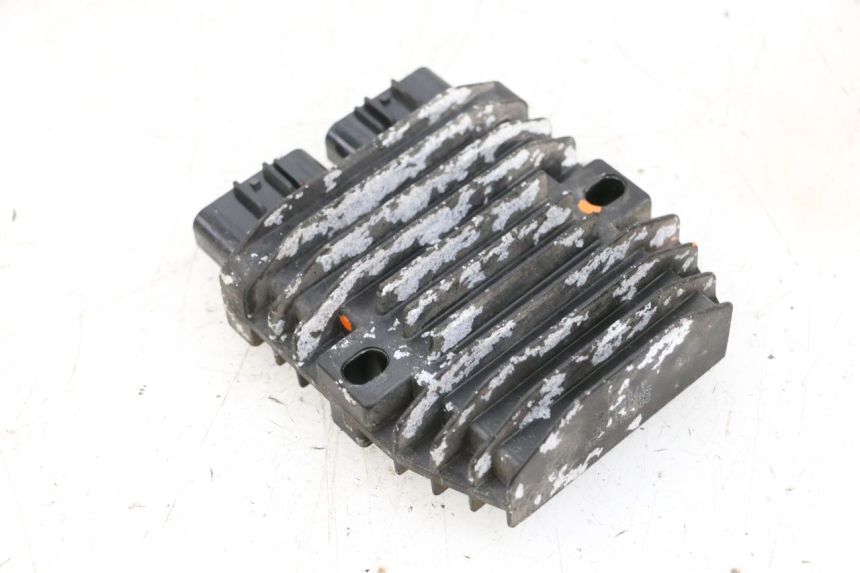 photo de REGULATEUR CHARGE PEUGEOT SATELIS 125 (2013 - 2018) - Vue d’ensemble