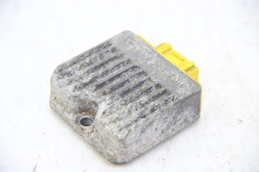 photo de REGULATEUR CHARGE APRILIA SCARABEO 4T 50 (2009 - 2017) - Détail de la pièce