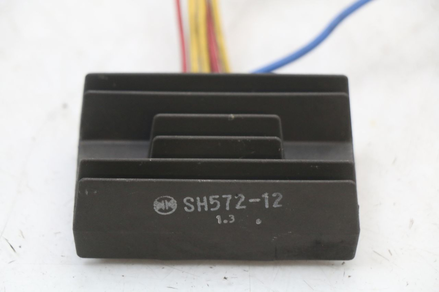 photo de REGULATEUR CHARGE APRILIA SCARABEO GT 125 (1999 - 2007) - Autre angle de vue