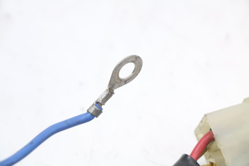 photo de REGULATEUR CHARGE APRILIA SCARABEO GT 125 (1999 - 2007) - Gros plan technique