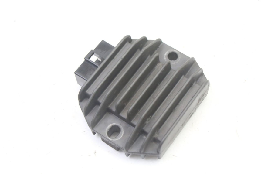 photo de REGULATEUR CHARGE APRILIA SCARABEO GT TOURING 125 (1999 - 2005) - Détail de la pièce