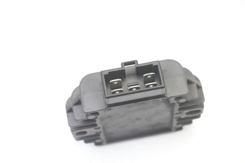 photo de REGULATEUR CHARGE APRILIA SCARABEO GT TOURING 125 (1999 - 2005) - Zoom état d’usage