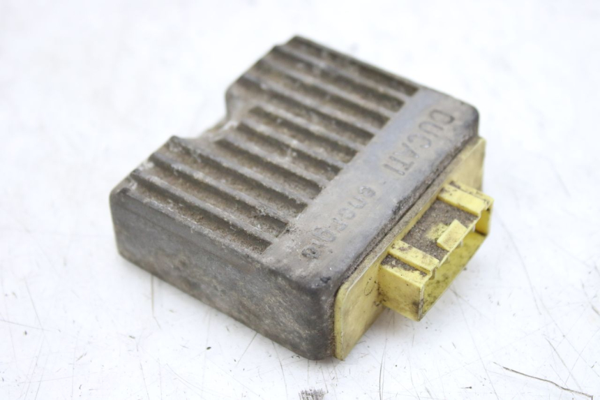 photo de REGULATEUR CHARGE APRILIA SCARABEO 100 (2003 - 2012) - Vue principale