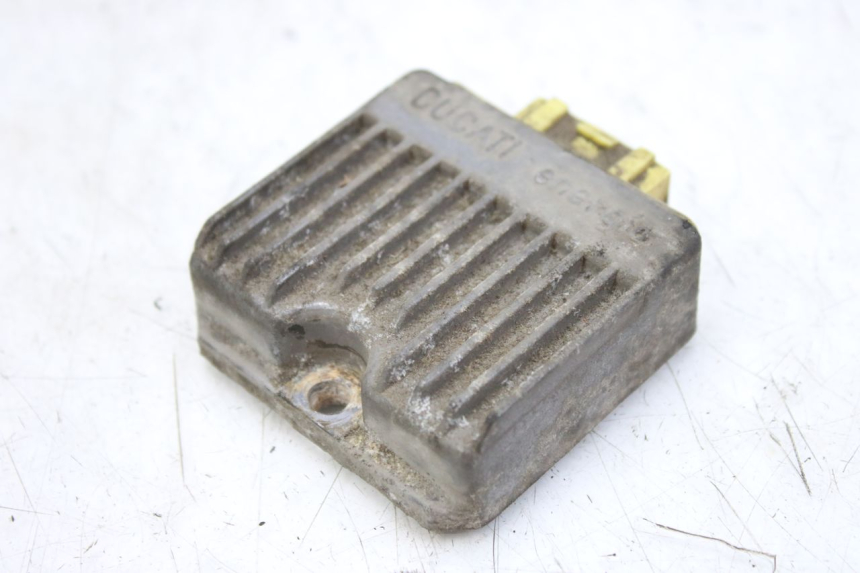 photo de REGULATEUR CHARGE APRILIA SCARABEO 100 (2003 - 2012) - Détail de la pièce