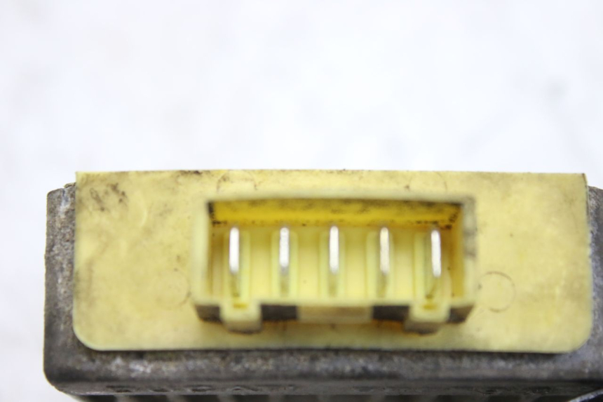 photo de REGULATEUR CHARGE APRILIA SCARABEO 100 (2003 - 2012) - Zoom état d’usage