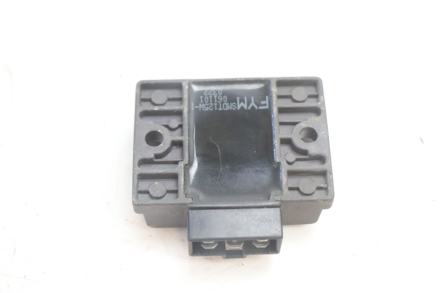 photo de REGULATEUR CHARGE FYM SCOOTERONE 125 (2006 - 2008) - Autre angle de vue