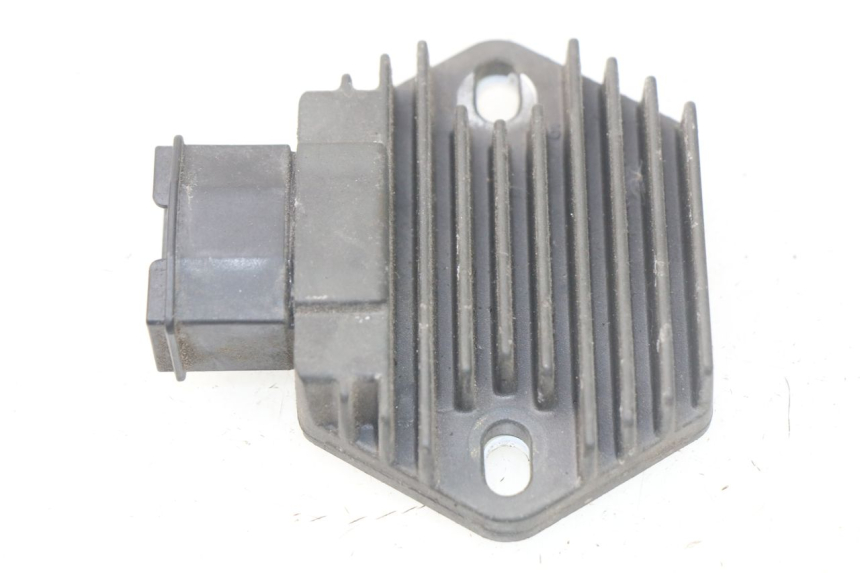 photo de REGULATEUR CHARGE HONDA SES DYLAN 125 (2002 - 2006) - Vue principale
