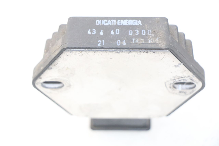 photo de REGULATEUR CHARGE HONDA SES DYLAN 125 (2002 - 2006) - Autre angle de vue