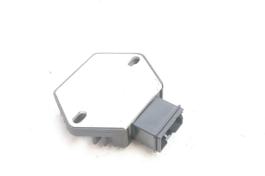 photo de REGULATEUR CHARGE HONDA SH 125 (2001 - 2003) - Zoom état d’usage