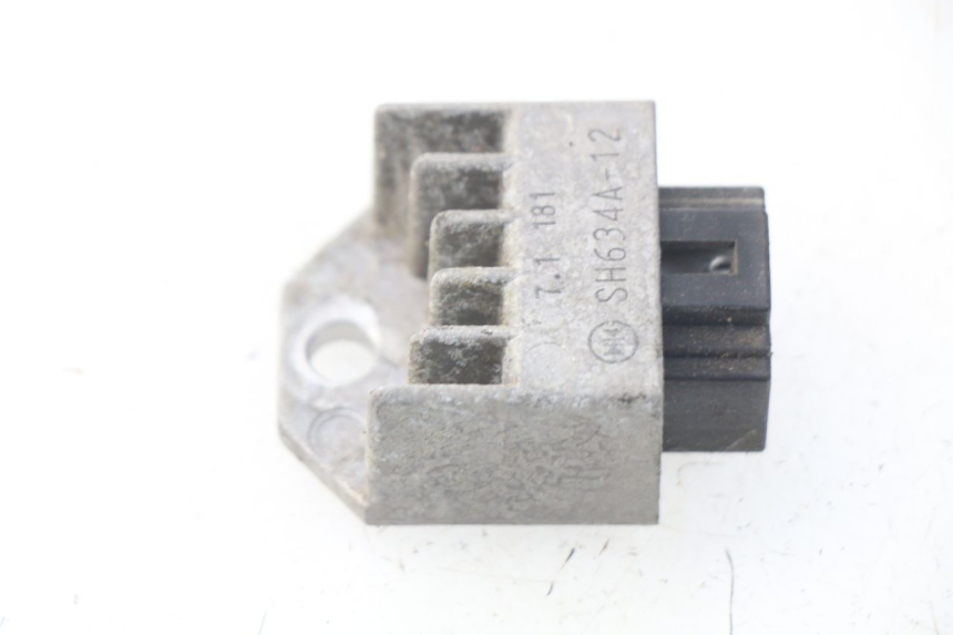 photo de REGULATEUR CHARGE HONDA SJ BALI 50 (1996 - 1999) - Autre angle de vue