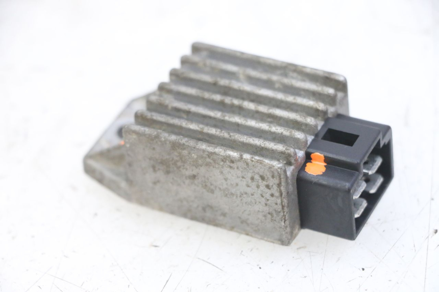 photo de REGULATEUR CHARGE PEUGEOT SPEEDFIGHT 2 LC 50 (2000 - 2009) - Autre angle de vue
