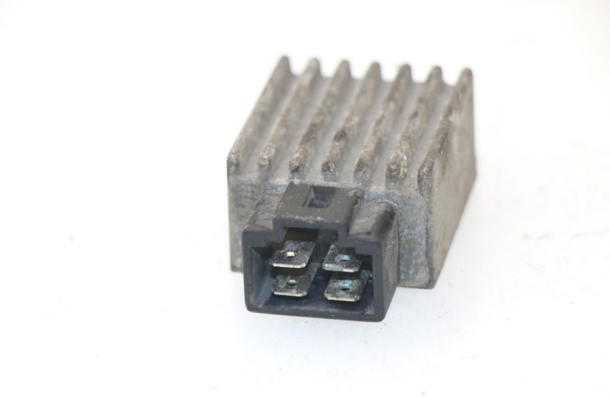 photo de REGULATEUR CHARGE PEUGEOT SPEEDFIGHT LC 50 (1996 - 2002) - Zoom état d’usage