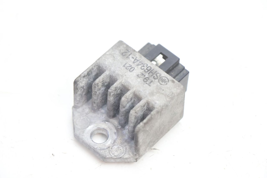 photo de REGULATEUR CHARGE PEUGEOT SPEEDFIGHT LC 50 (1996 - 2002) - Détail de la pièce