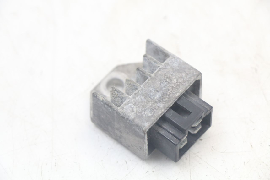 photo de REGULATEUR CHARGE PEUGEOT SPEEDFIGHT 100 (1997 - 2007) - Détail de la pièce