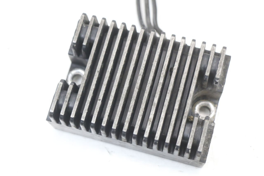 photo de REGULATEUR CHARGE HARLEY DAVIDSON SPORTSTER XL CUSTOM 1200 (2003 - 2004) - Détail de la pièce