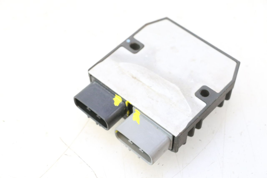 photo de REGULATEUR CHARGE CAN-AM SPYDER RS 1000 (2008 - 2012) - Détail de la pièce