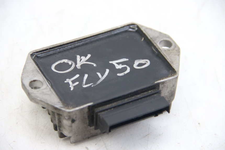 photo de REGULATEUR CHARGE APRILIA SR 2T 50 (2012 - 2017) - Zoom état d’usage