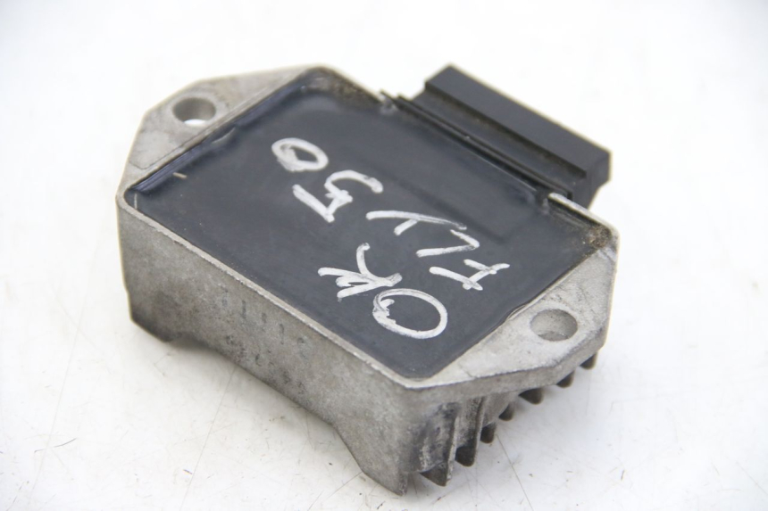 photo de REGULATEUR CHARGE APRILIA SR 2T 50 (2012 - 2017) - Autre angle de vue