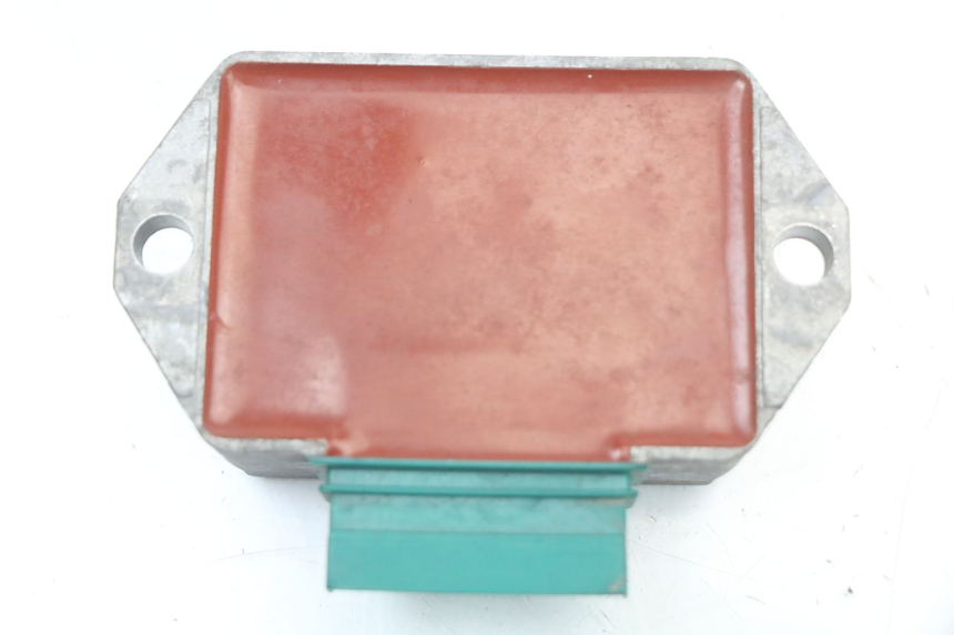 photo de REGULATEUR CHARGE APRILIA SR CARB LC 2T 50 (2004 - 2012) - Gros plan technique