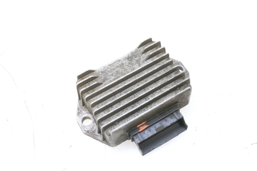 photo de REGULATEUR CHARGE APRILIA SR MOTARD 50 (2012 - 2018) - Vue principale