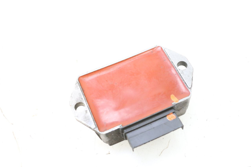photo de REGULATEUR CHARGE APRILIA SR MOTARD 50 (2012 - 2018) - Zoom état d’usage