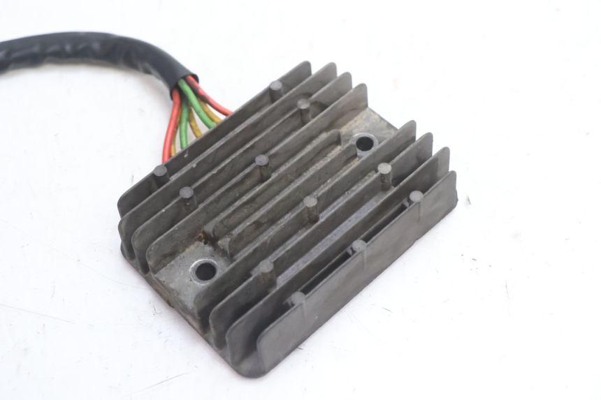 photo de REGULATEUR CHARGE DUCATI SS IE DS CARENEE 1000 (2002 - 2006) - Détail de la pièce