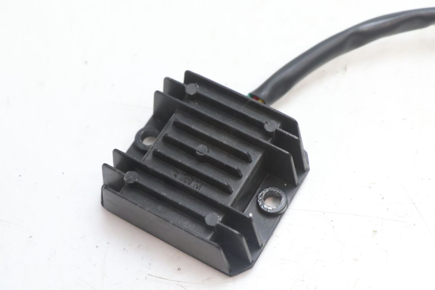 photo de REGULATEUR CHARGE YAMASAKI STREET 50 (2013 - 2018) - Détail de la pièce