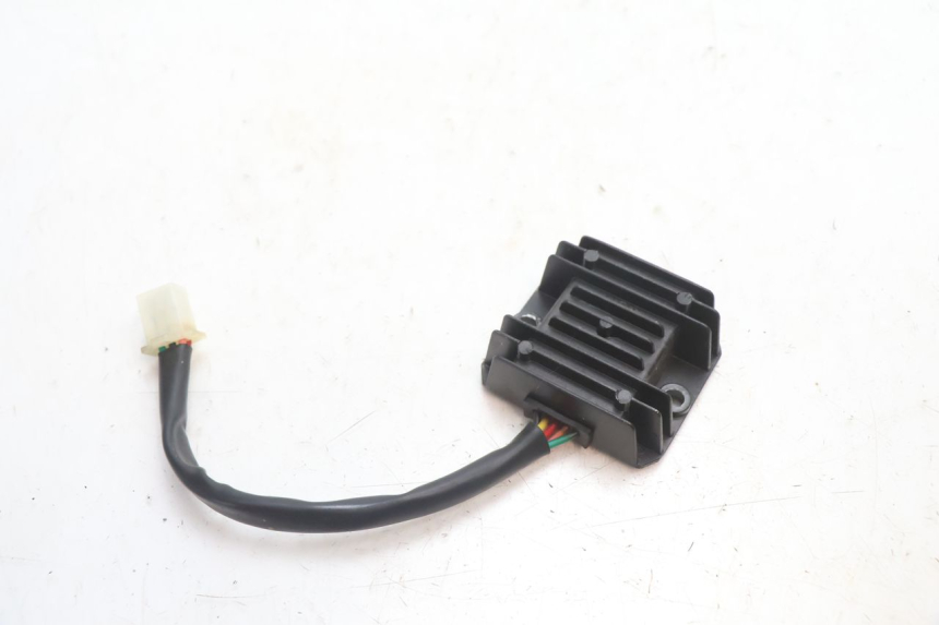 photo de REGULATEUR CHARGE YAMASAKI STREET 50 (2013 - 2018) - Zoom état d’usage