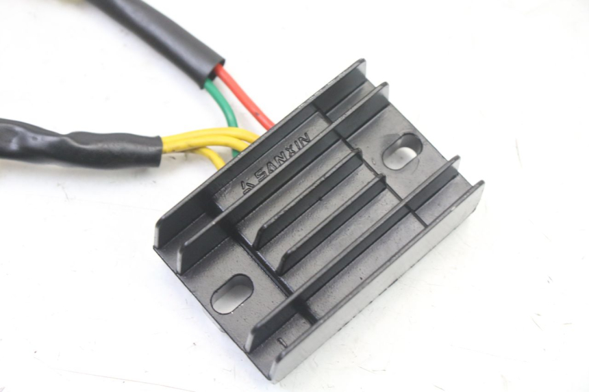 photo de REGULATEUR CHARGE PEUGEOT STREETZONE I 2T 50 (2018 - 2020) - Détail de la pièce