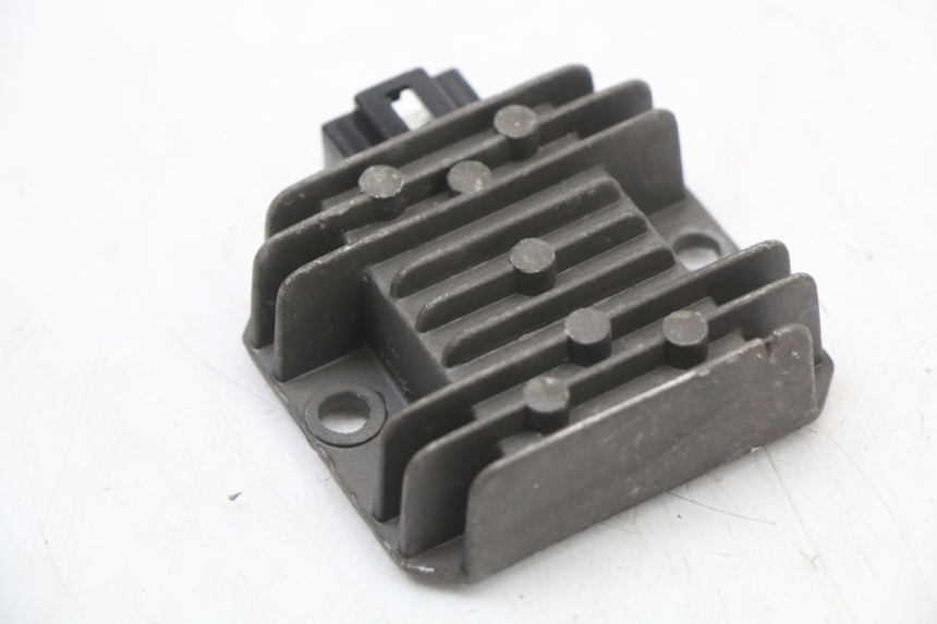 photo de REGULATEUR CHARGE JM MOTORS SUNNY 50 (2017 - 2020) - Détail de la pièce