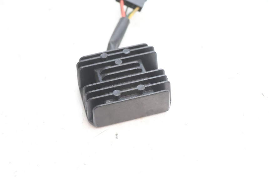 photo de REGULATEUR CHARGE KYMCO SUPER 8 2T 50 (2007 - 2013) - Détail de la pièce