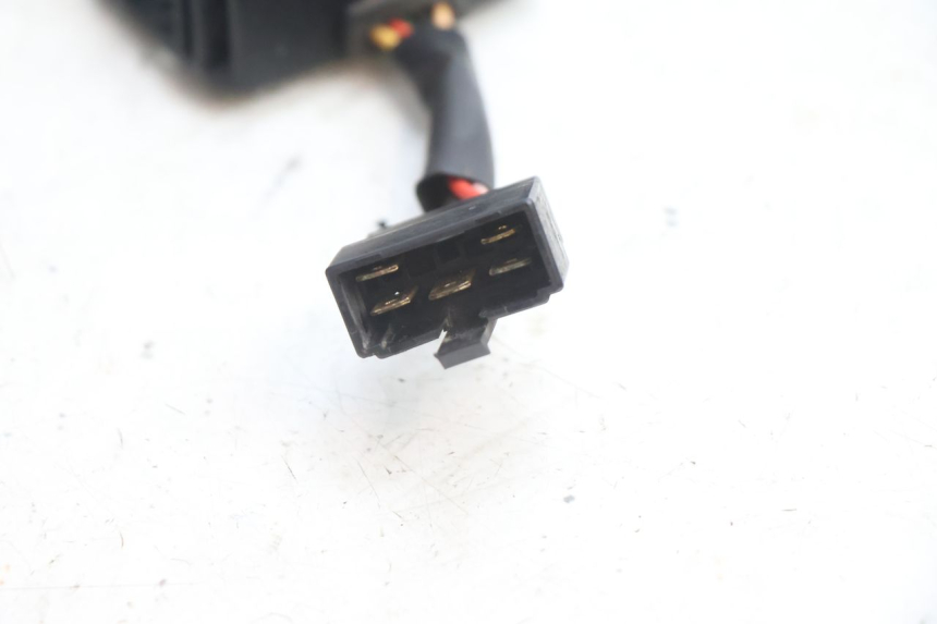 photo de REGULATEUR CHARGE KYMCO SUPER 8 2T 50 (2007 - 2013) - Gros plan technique
