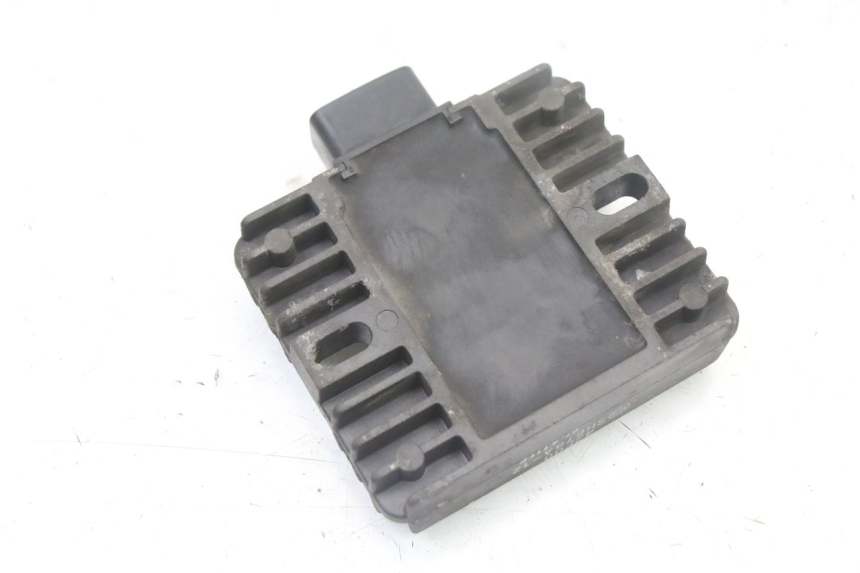 photo de REGULATEUR CHARGE SUZUKI BURGMAN 125 (2018 - 2021) - Autre angle de vue