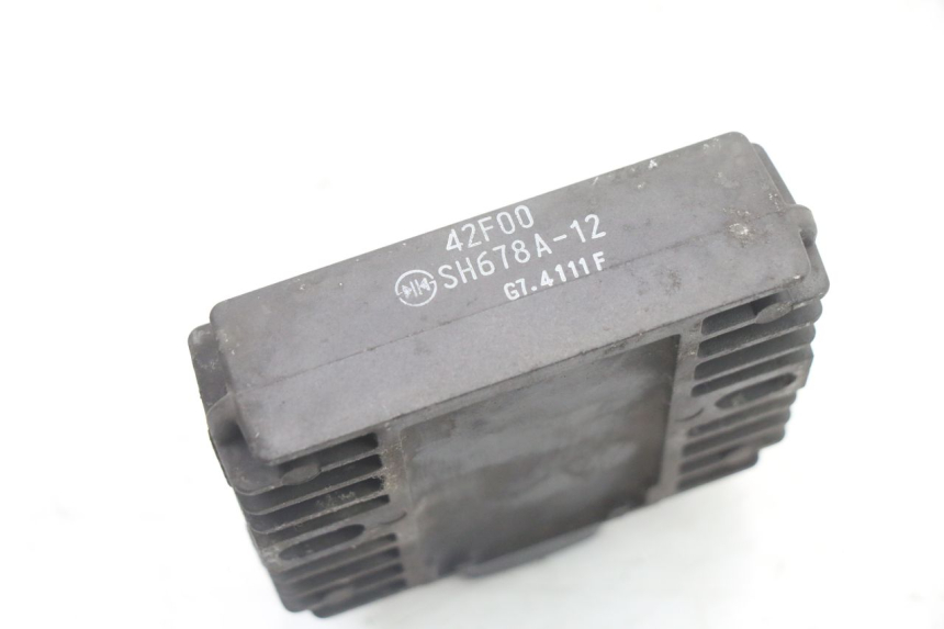 photo de REGULATEUR CHARGE SUZUKI BURGMAN 125 (2018 - 2021) - Gros plan technique