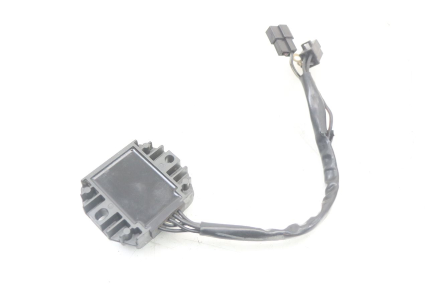 photo de REGULATEUR CHARGE SUZUKI GS F 500 (2004 - 2007) - Gros plan technique