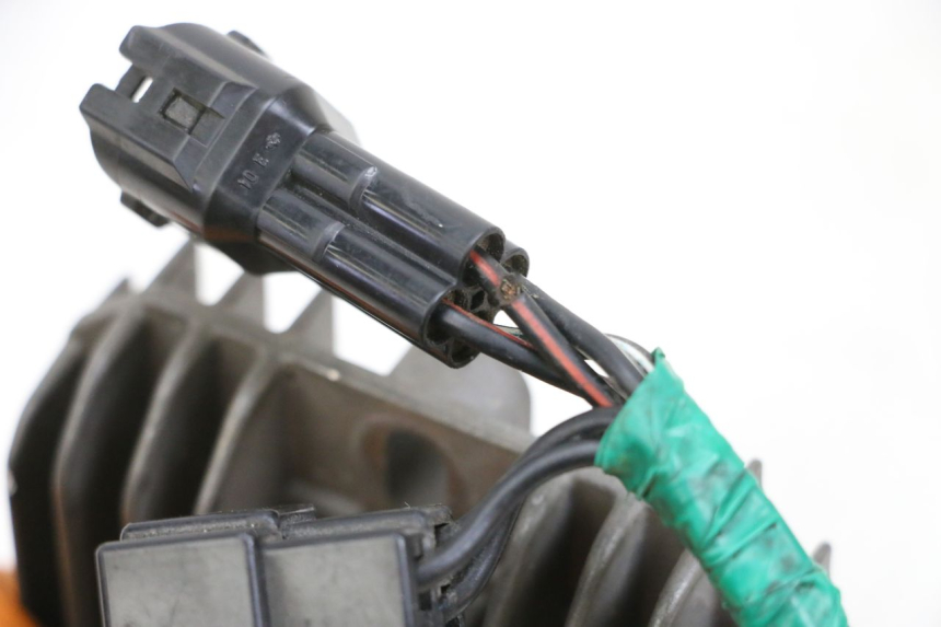 photo de REGULATEUR CHARGE SUZUKI SV S 650 (2003 - 2009) - Détail de la pièce