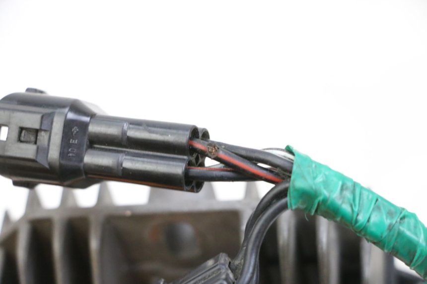 photo de REGULATEUR CHARGE SUZUKI SV S 650 (2003 - 2009) - Points de fixation