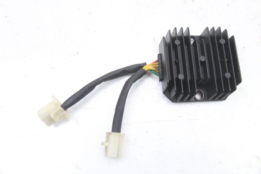 photo de REGULATEUR CHARGE SYM FIDDLE 3 III 125 (2014 - 2020) - Détail de la pièce