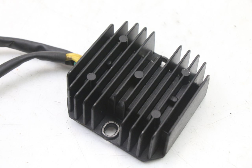 photo de REGULATEUR CHARGE SYM FIDDLE 3 III 125 (2014 - 2020) - Zoom état d’usage