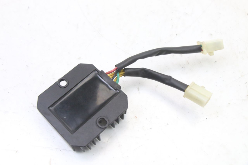 photo de REGULATEUR CHARGE SYM FIDDLE 3 III 125 (2014 - 2020) - Autre angle de vue