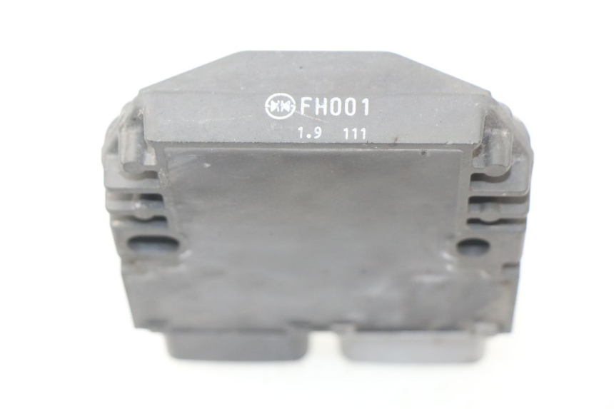 photo de REGULATEUR CHARGE YAMAHA TDM ABS 900 (2002 - 2014) - Points de fixation