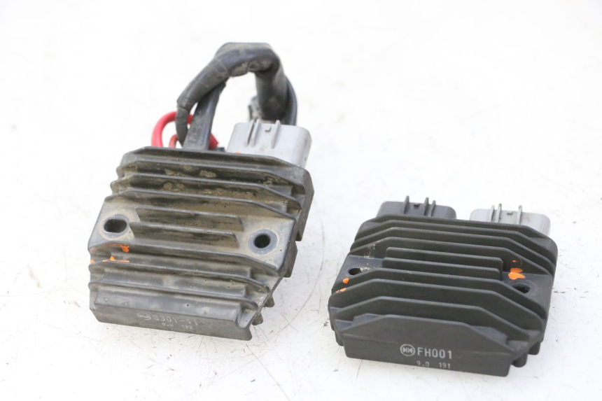 photo de REGULATEUR CHARGE YAMAHA TDM ABS 900 (2002 - 2014) - Vue principale