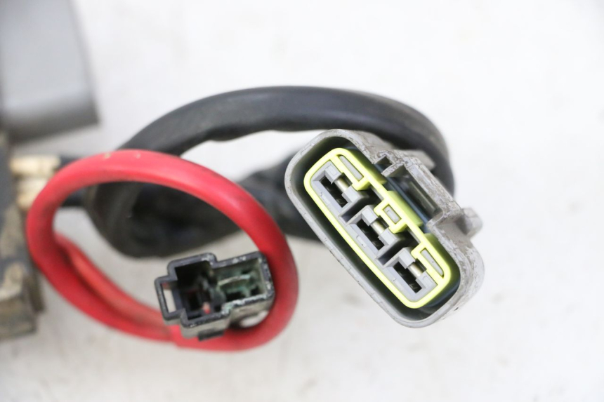 photo de REGULATEUR CHARGE YAMAHA TDM ABS 900 (2002 - 2014) - Autre angle de vue