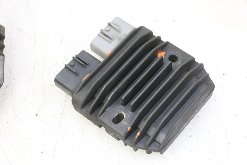 photo de REGULATEUR CHARGE YAMAHA TDM ABS 900 (2002 - 2014) - État de surface