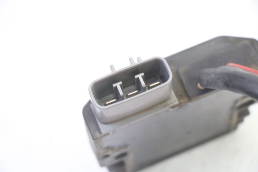 photo de REGULATEUR CHARGE YAMAHA TDM ABS 900 (2002 - 2014) - Gros plan technique