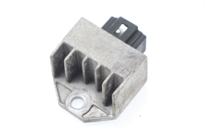 photo de REGULATEUR CHARGE SYM TONIK 125 (2010 - 2014) - Vue principale