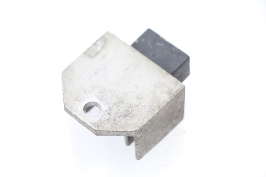 photo de REGULATEUR CHARGE SYM TONIK 125 (2010 - 2014) - Détail de la pièce