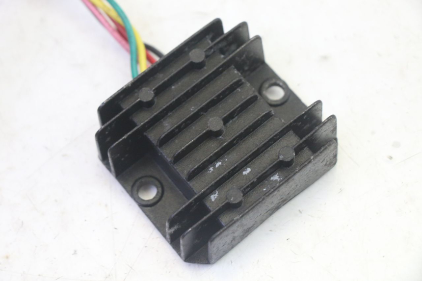 photo de REGULATEUR CHARGE SUKIDA TOP 1 50 (2003 - 2010) - Détail de la pièce